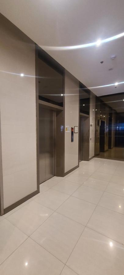 Avida Tower Free Airport Pick Up For 3 Nights Stay Or More ダバオ　シティ エクステリア 写真